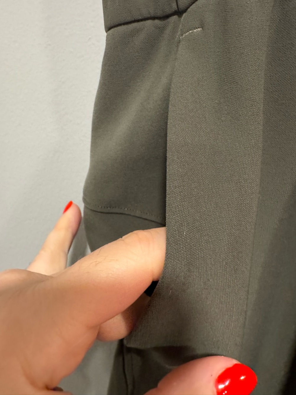 Lululemon On the Fly Jogger in Dark Olive Size 12 - Picture 6 of 7